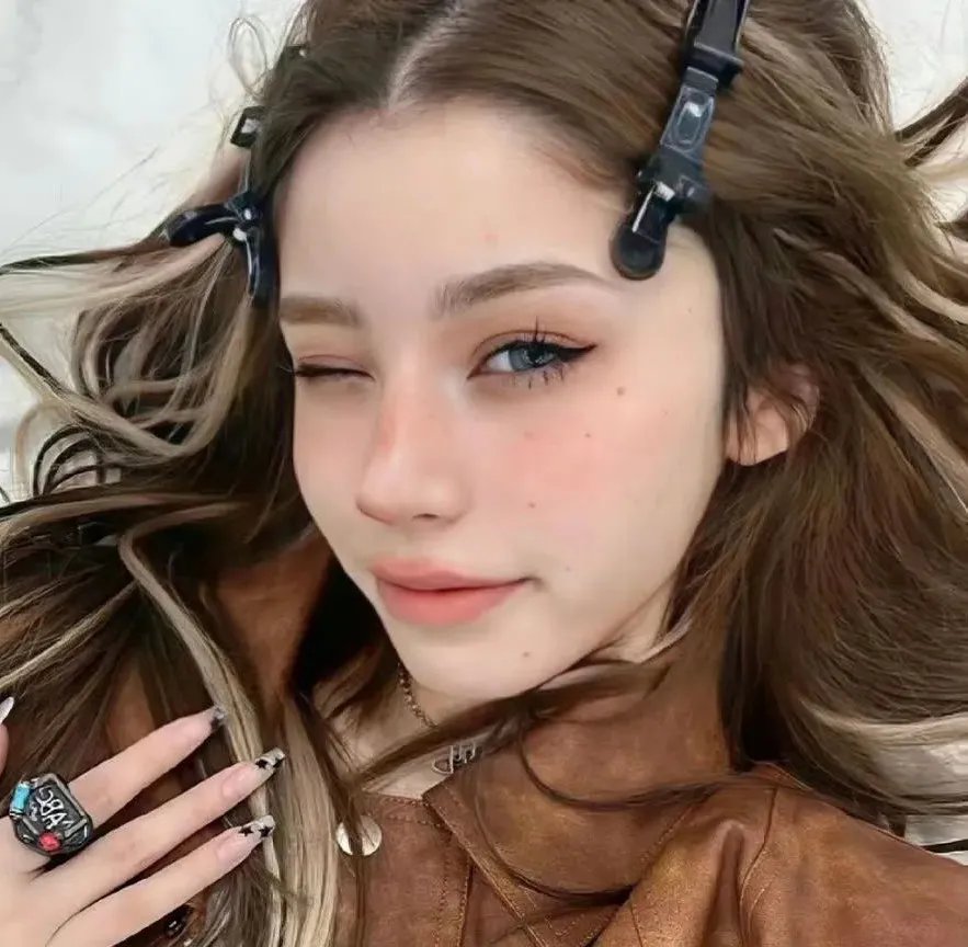 红粉妖魔
